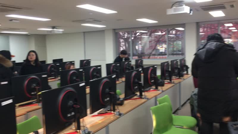 Students working in the PGCIAGLOBAL lab